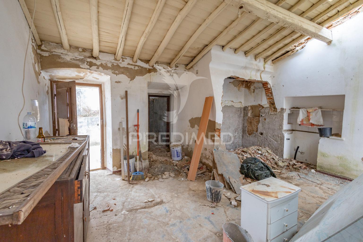 Moradia para renovar com 81 m²