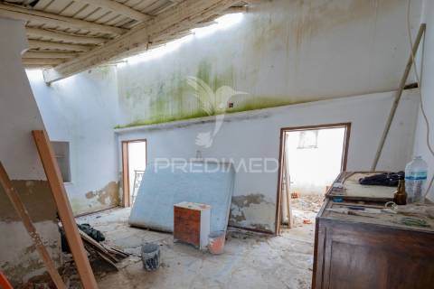 Moradia para renovar com 81 m²