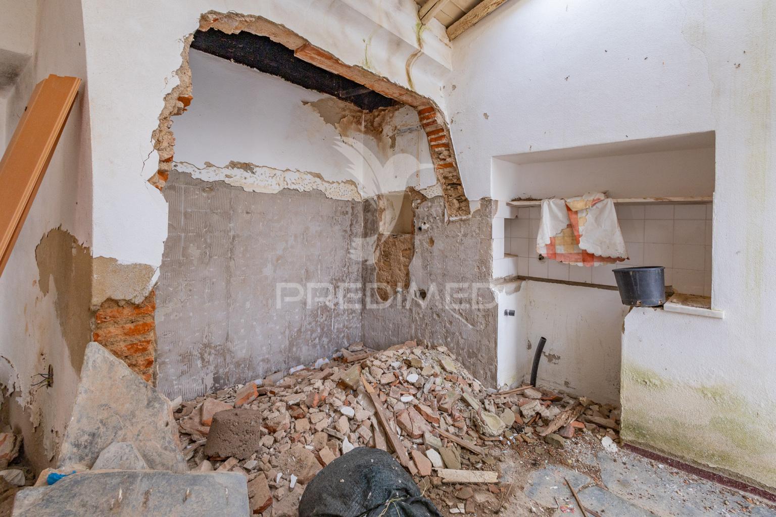 Moradia para renovar com 81 m²