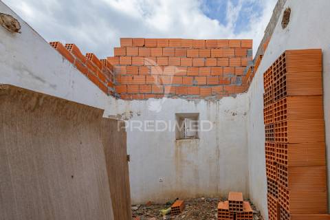 Moradia para renovar com 81 m²