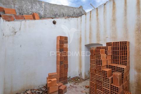 Moradia para renovar com 81 m²