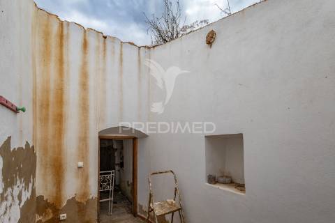 Moradia para renovar com 81 m²