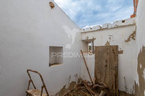 Moradia para renovar com 81 m²