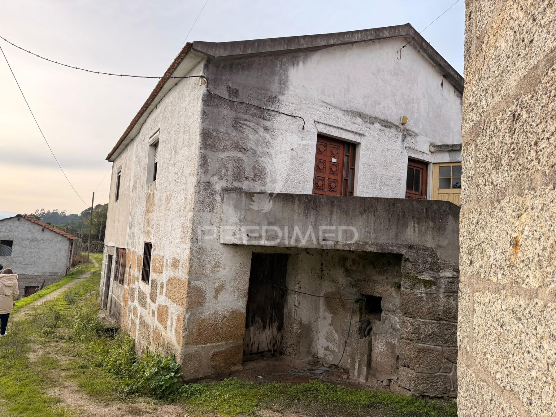 Moradia rústica com terreno e vistas rio douro
