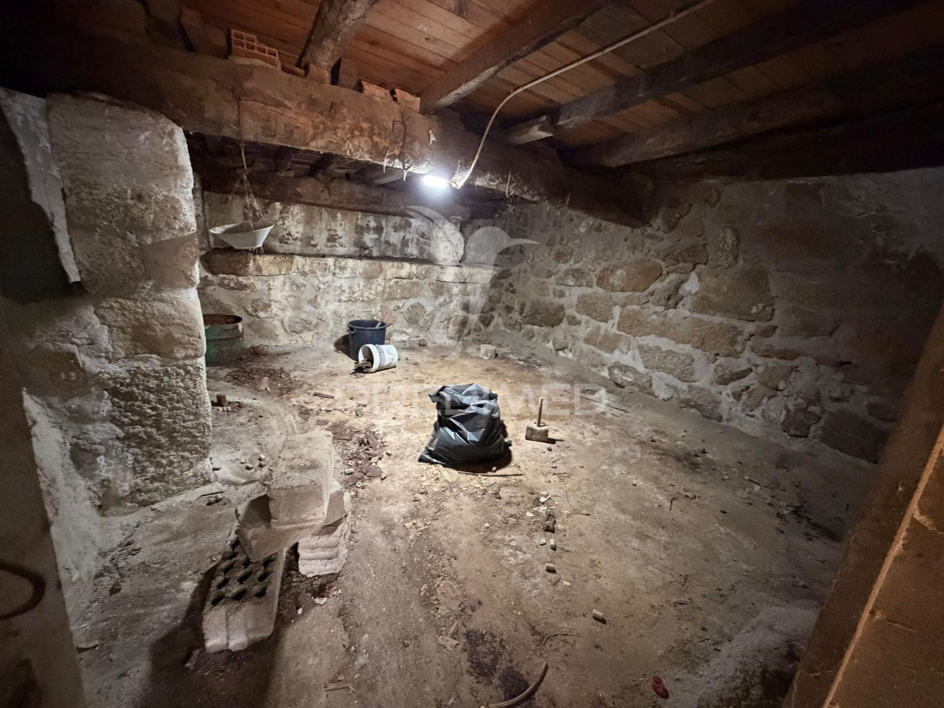 Moradia rústica com terreno e vistas rio douro