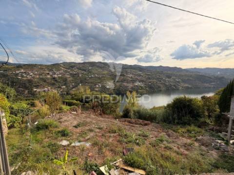 Moradia rústica com terreno e vistas rio douro