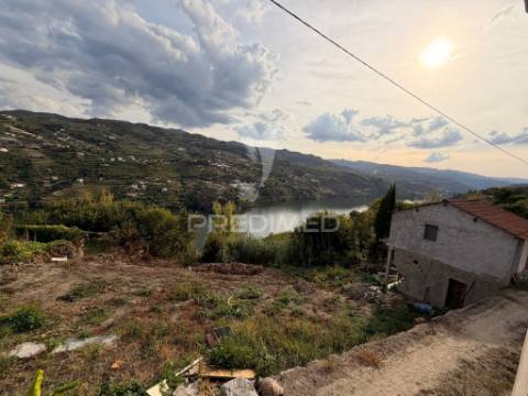 Moradia rústica com terreno e vistas rio douro
