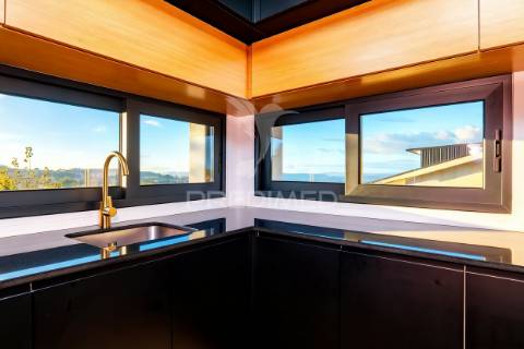 Moradia bi-familiar t5 em real