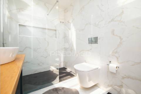 Moradia bi-familiar t5 em real