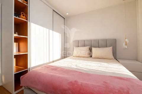 Moradia bi-familiar t5 em real