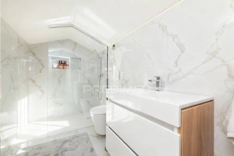 Moradia bi-familiar t5 em real