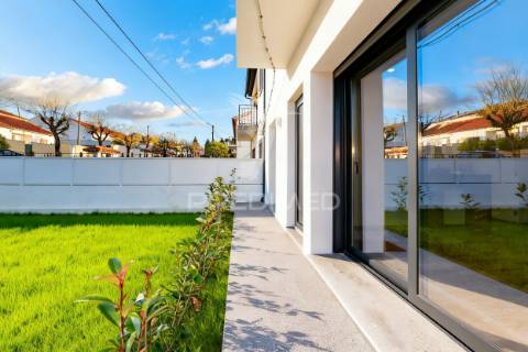 Moradia bi-familiar t5 em real