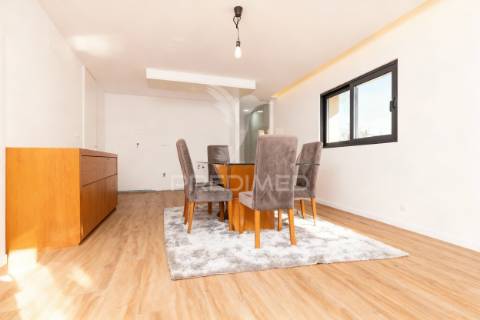 Moradia bi-familiar t5 em real