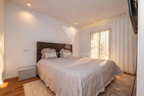 Moradia bi-familiar t5 em real