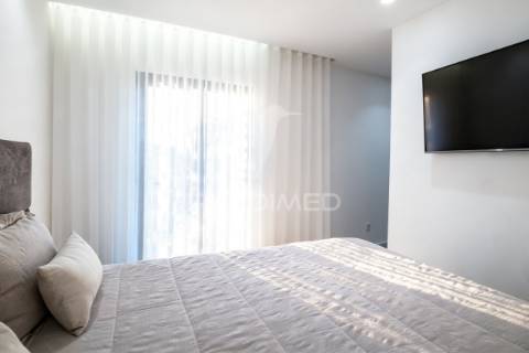 Moradia bi-familiar t5 em real