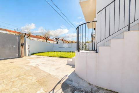 Moradia bi-familiar t5 em real