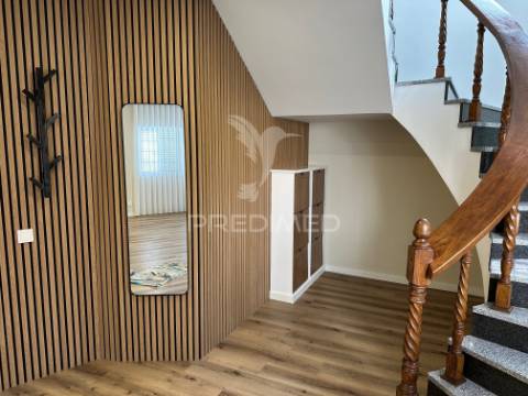 Moradia v4, isolada, com garagem em fernão ferro