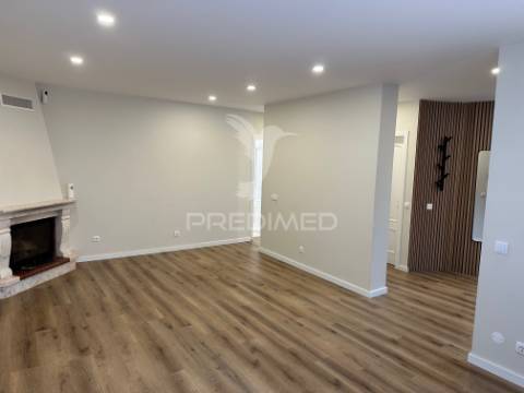 Moradia v4, isolada, com garagem em fernão ferro