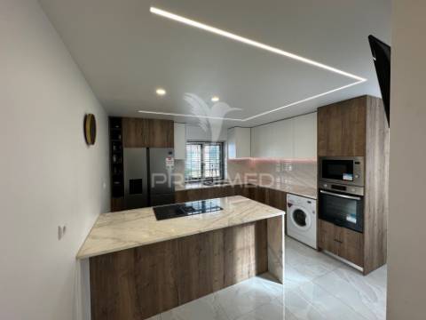 Moradia v4, isolada, com garagem em fernão ferro