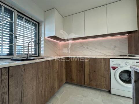 Moradia v4, isolada, com garagem em fernão ferro