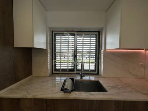 Moradia v4, isolada, com garagem em fernão ferro