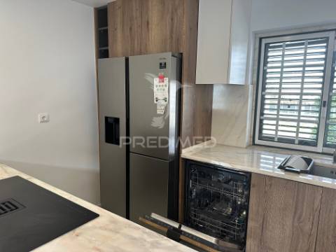 Moradia v4, isolada, com garagem em fernão ferro