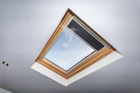 Moradia moderna com piscina, rooftop e anexo equipado.