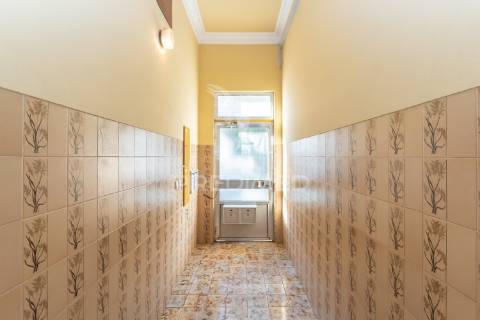 Apartamento duplex t3+1 — baixa da banheira — 160 m²