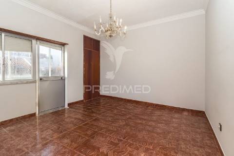 Apartamento duplex t3+1 — baixa da banheira — 160 m²