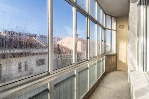 Apartamento duplex t3+1 — baixa da banheira — 160 m²