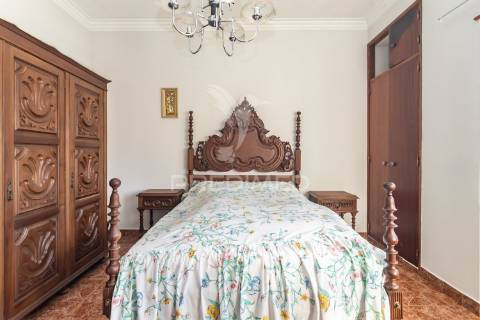 Apartamento duplex t3+1 — baixa da banheira — 160 m²