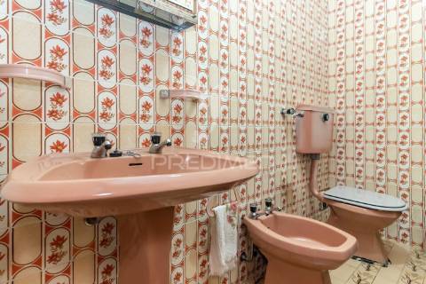 Apartamento duplex t3+1 — baixa da banheira — 160 m²