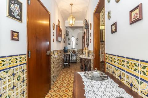 Apartamento duplex t3+1 — baixa da banheira — 160 m²