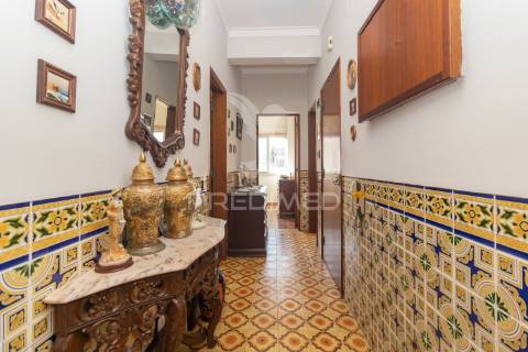 Apartamento duplex t3+1 — baixa da banheira — 160 m²