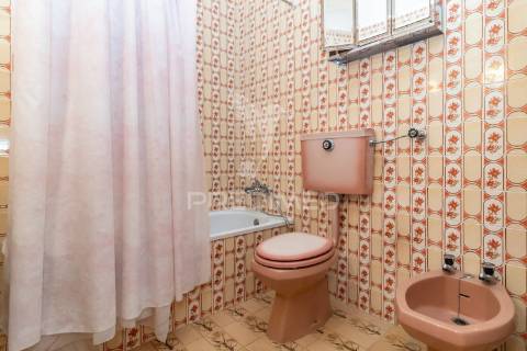 Apartamento duplex t3+1 — baixa da banheira — 160 m²