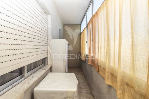 Apartamento duplex t3+1 — baixa da banheira — 160 m²