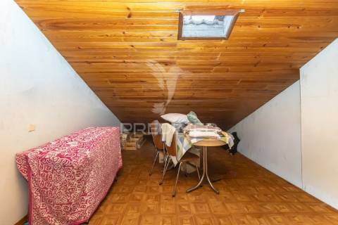 Apartamento duplex t3+1 — baixa da banheira — 160 m²