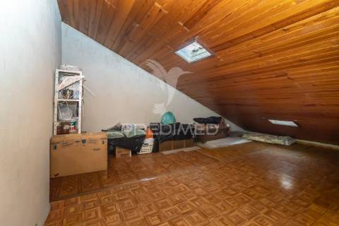 Apartamento duplex t3+1 — baixa da banheira — 160 m²