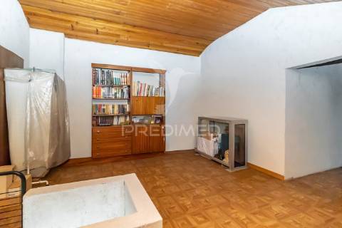 Apartamento duplex t3+1 — baixa da banheira — 160 m²