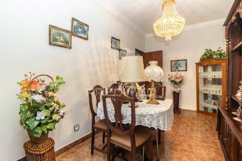 Apartamento duplex t3+1 — baixa da banheira — 160 m²