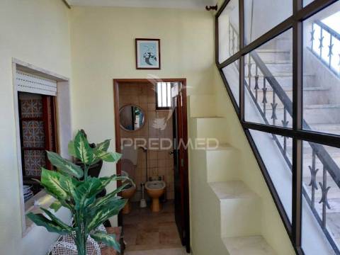 R/c de moradia mobilada e equipada, s.francisco da serra.