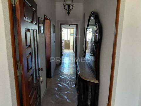 R/c de moradia mobilada e equipada, s.francisco da serra.