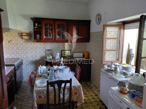 R/c de moradia mobilada e equipada, s.francisco da serra.