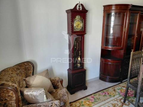 R/c de moradia mobilada e equipada, s.francisco da serra.