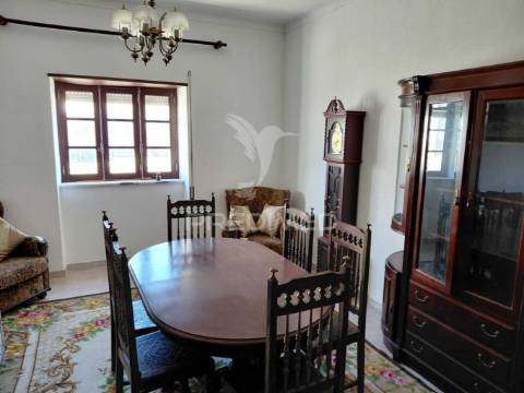 R/c de moradia mobilada e equipada, s.francisco da serra.