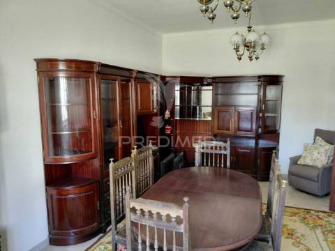 R/c de moradia mobilada e equipada, s.francisco da serra.