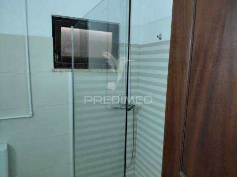 R/c de moradia mobilada e equipada, s.francisco da serra.