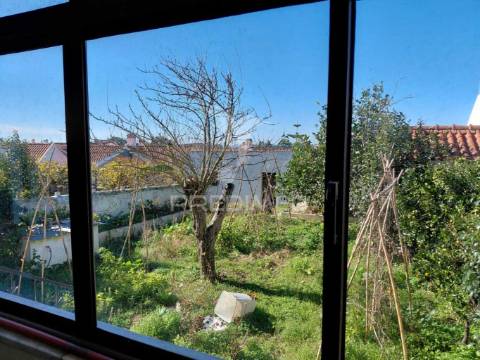 R/c de moradia mobilada e equipada, s.francisco da serra.