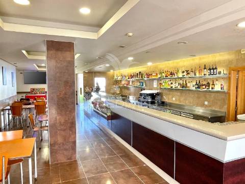Espaço comercial / restaurante - 330 m2 em sines