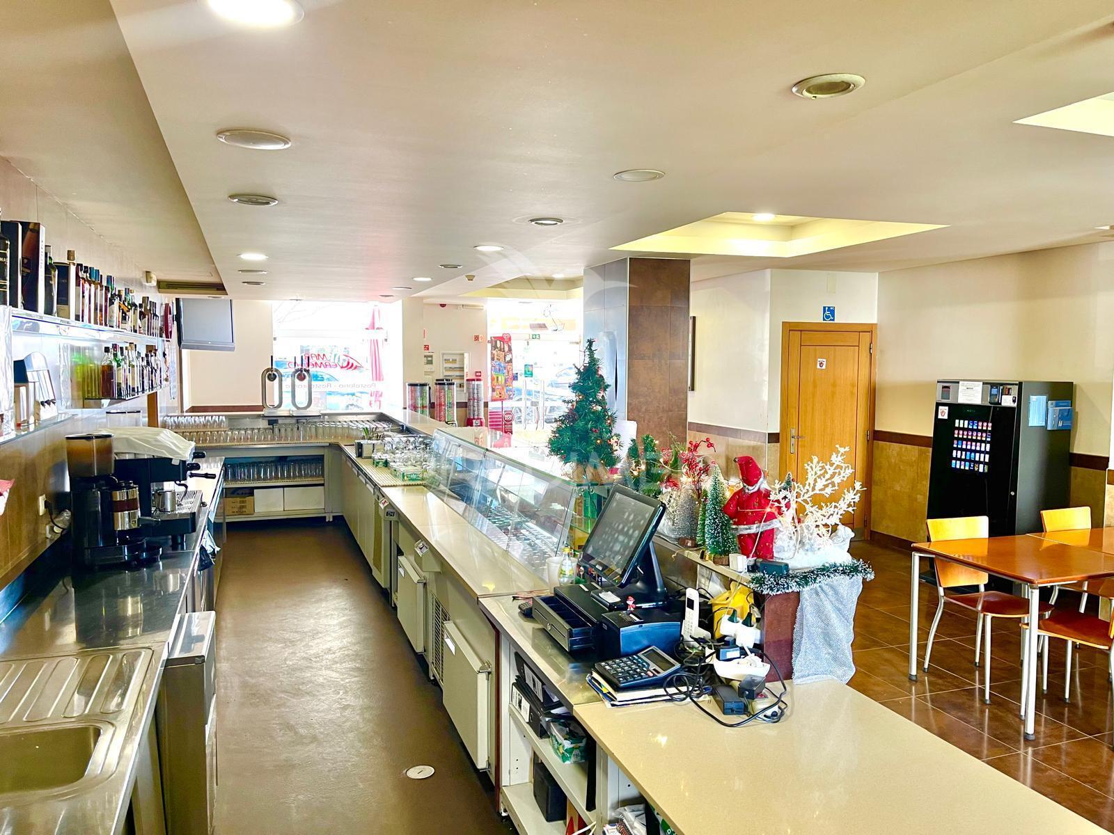 Espaço comercial / restaurante - 330 m2 em sines